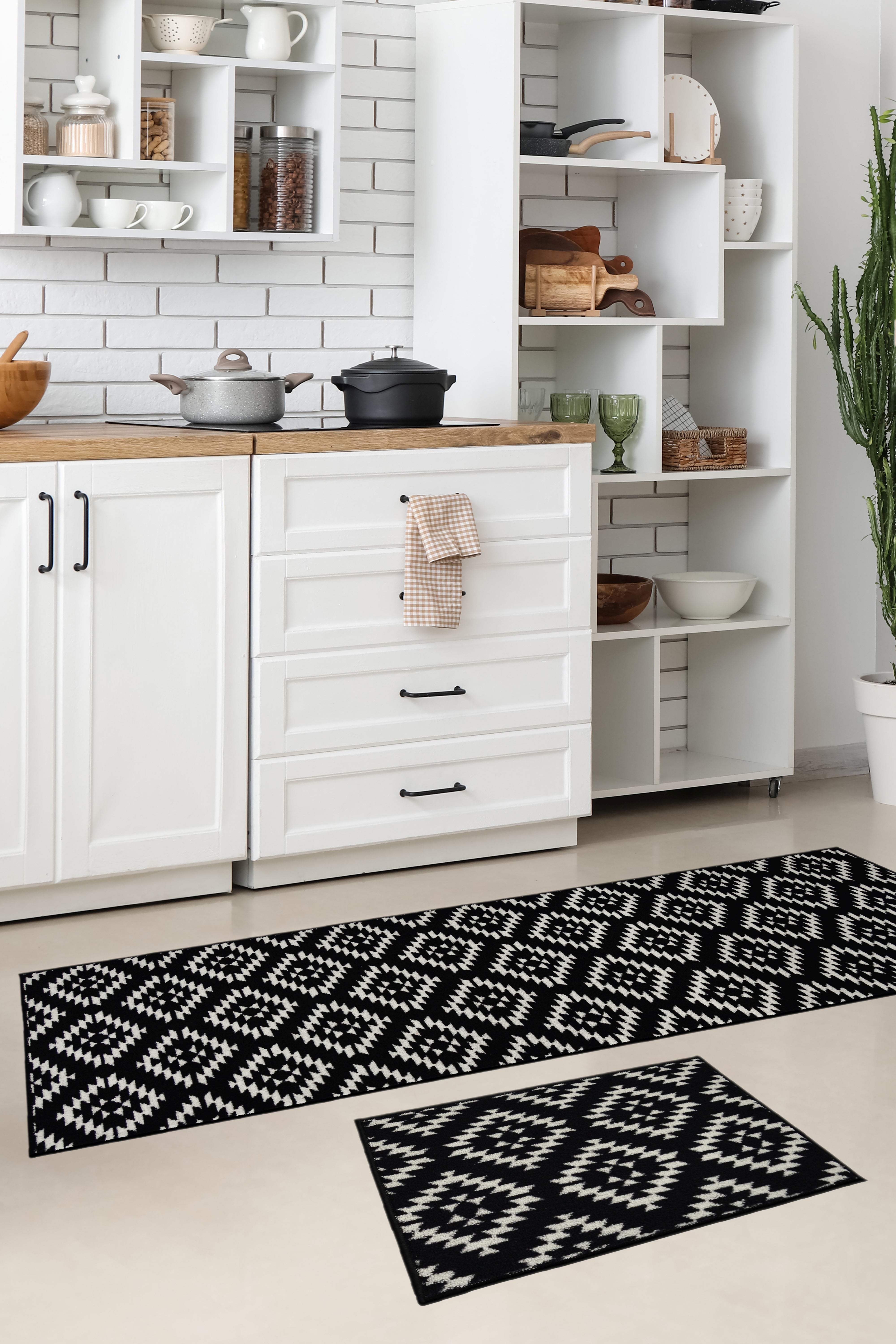 DECO Charm - Geometric Runner in Anthracite & Navy for Hallways
