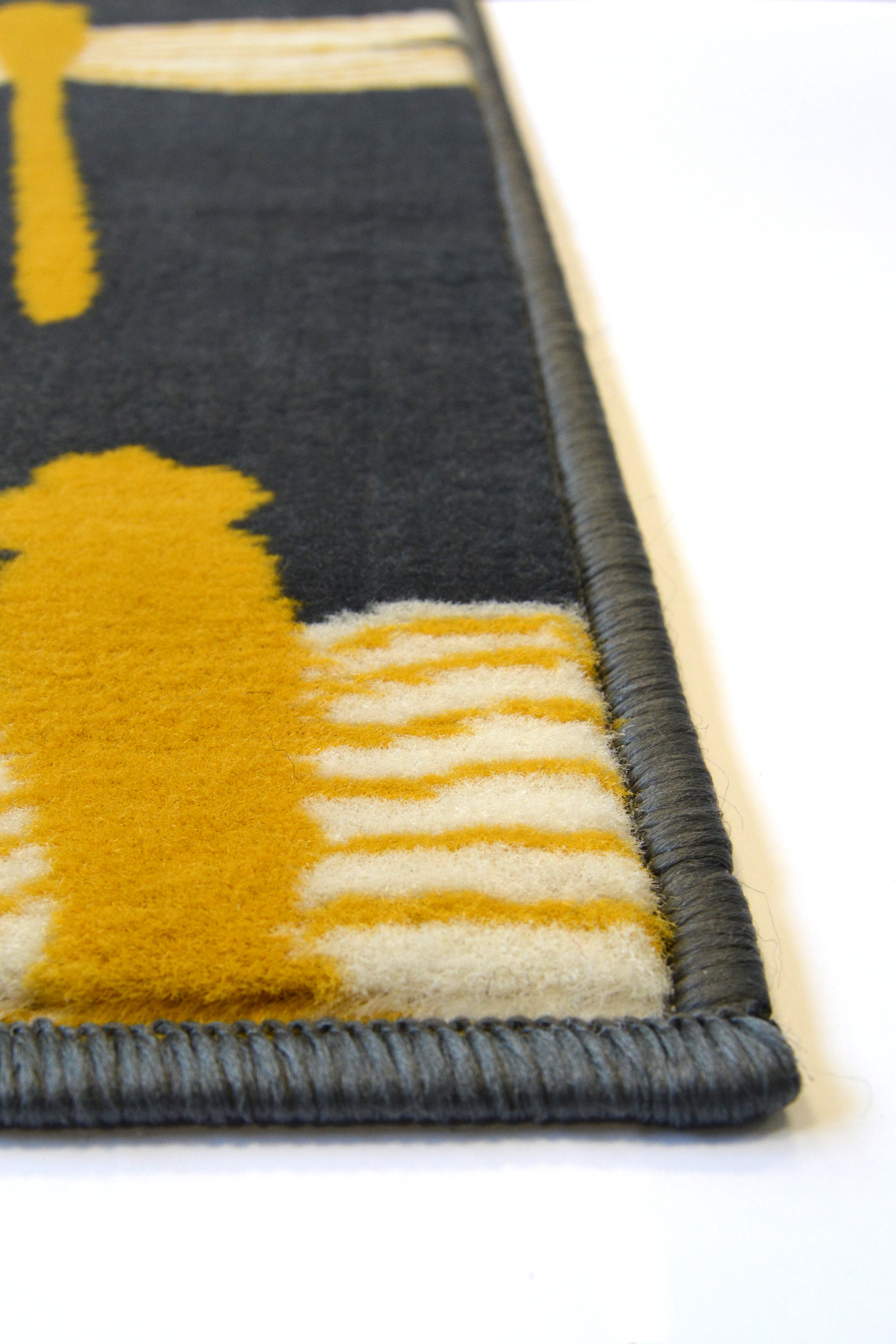 Maestro Dragonfly Charcoal & Silver Grey Rug – Contemporary Polypropylene Rug for Indoor Use, Various Sizes
