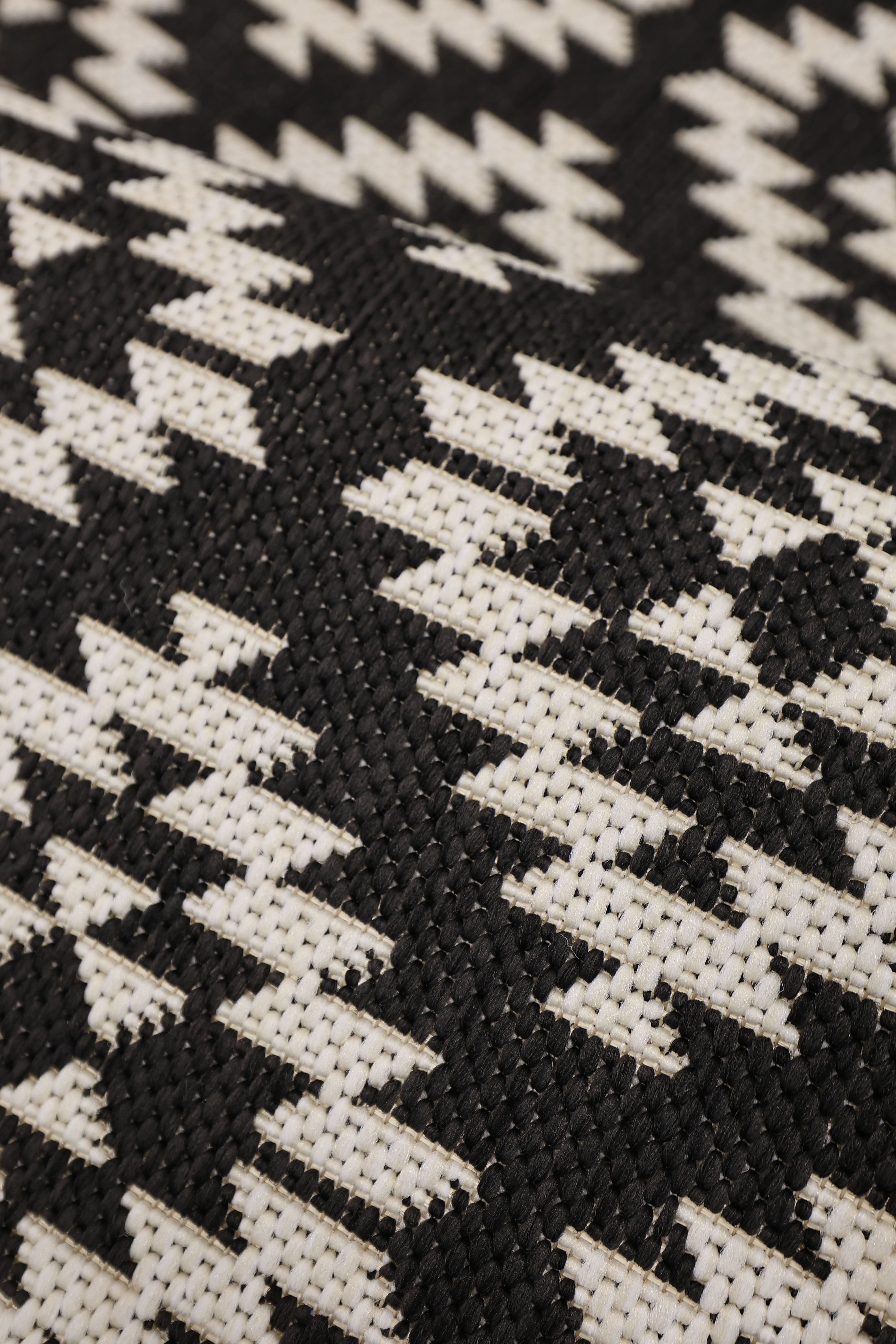 County Geneva - Geometric Rug in Black & Navy for Modern Homes