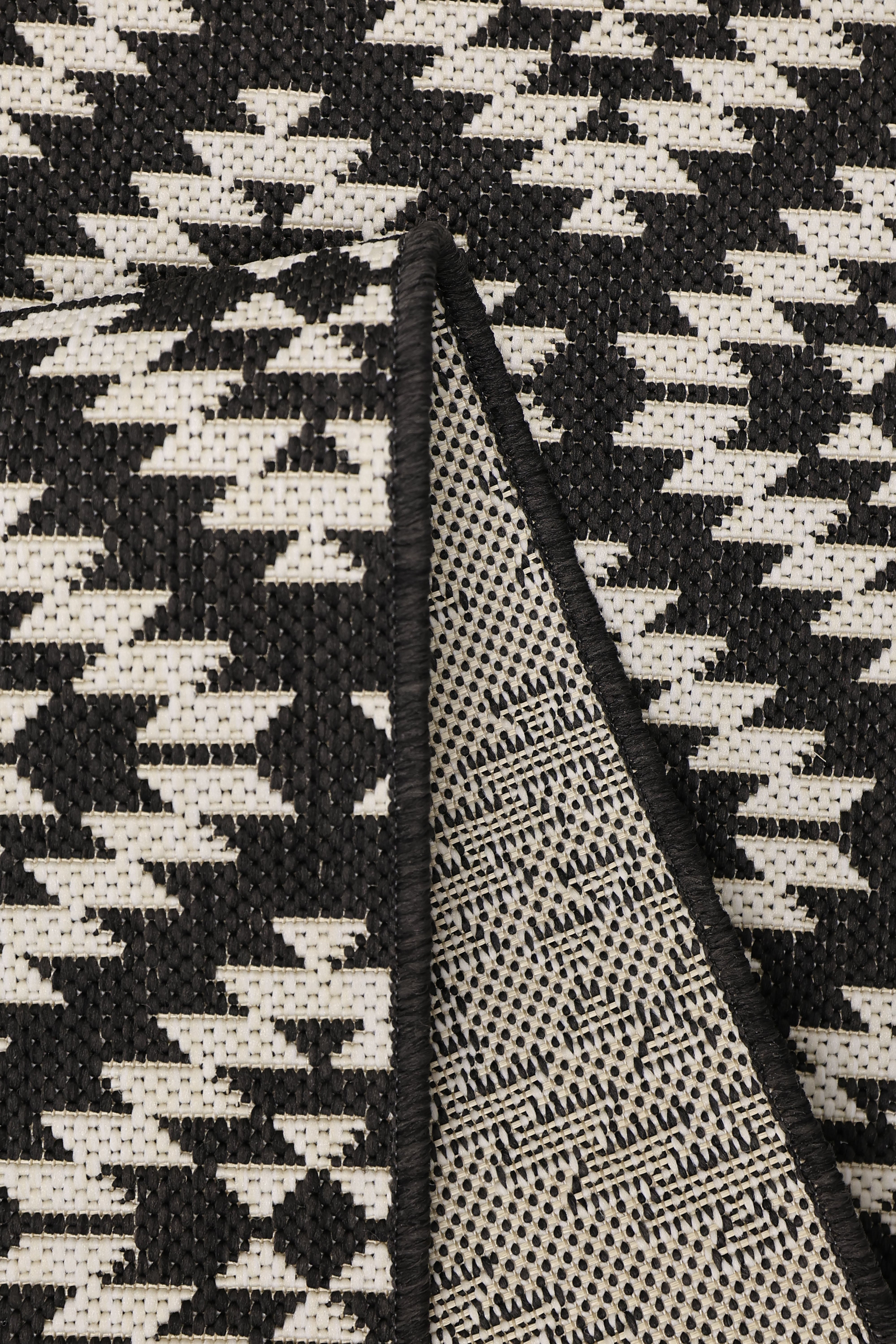 County Geneva - Geometric Rug in Black & Navy for Modern Homes