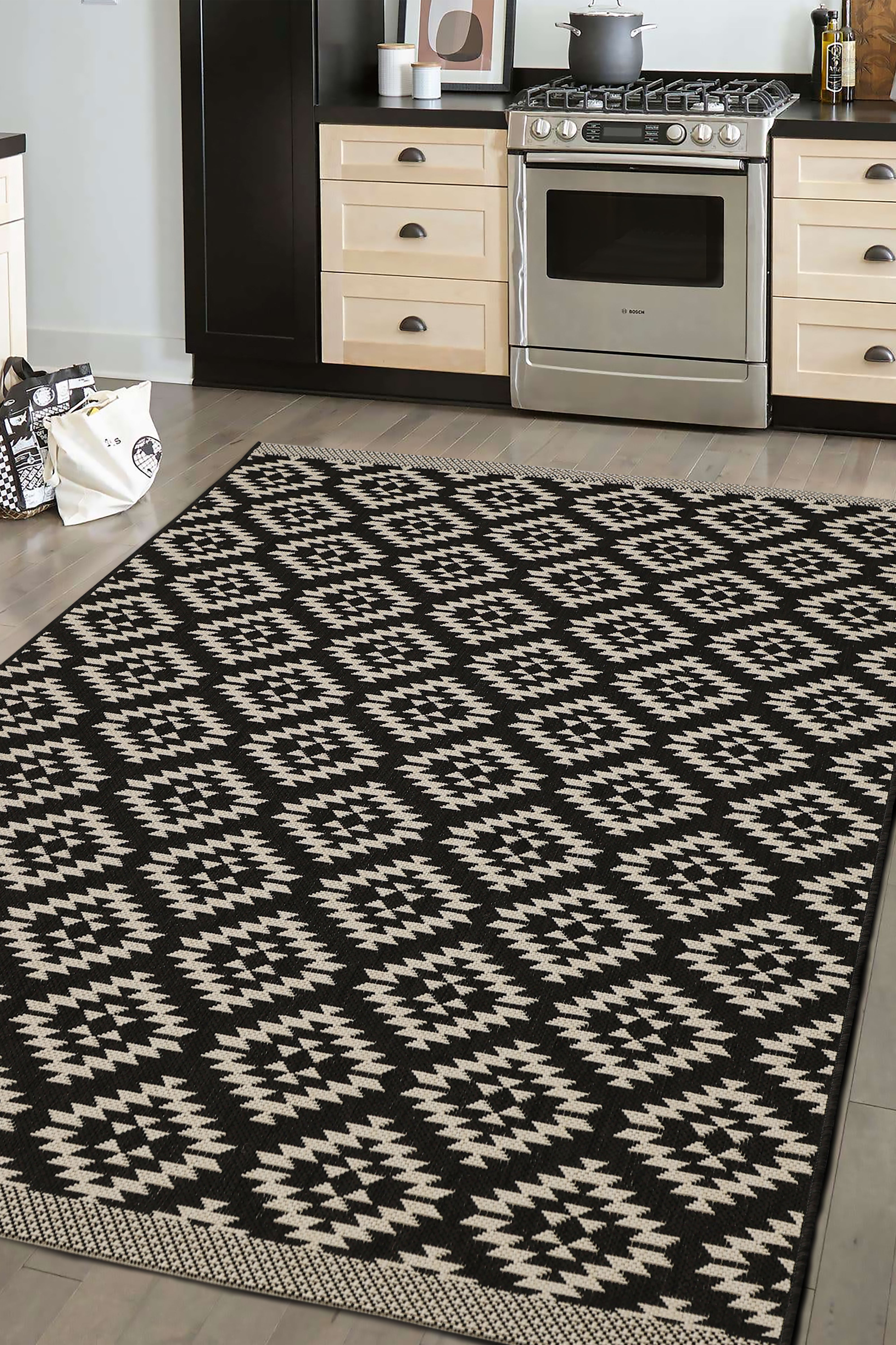 County Geneva - Geometric Rug in Black & Navy for Modern Homes