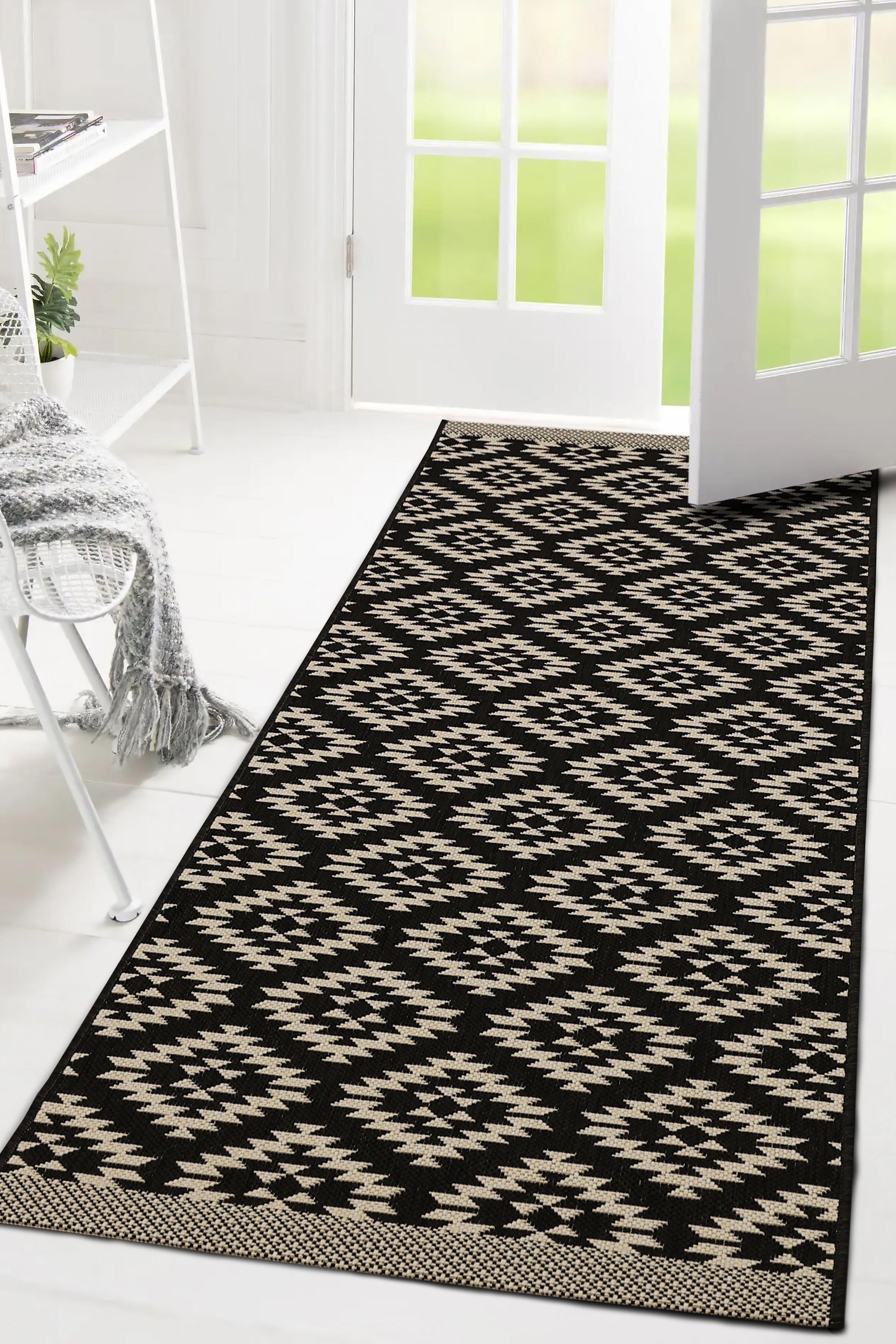 County Geneva - Geometric Rug in Black & Navy for Modern Homes