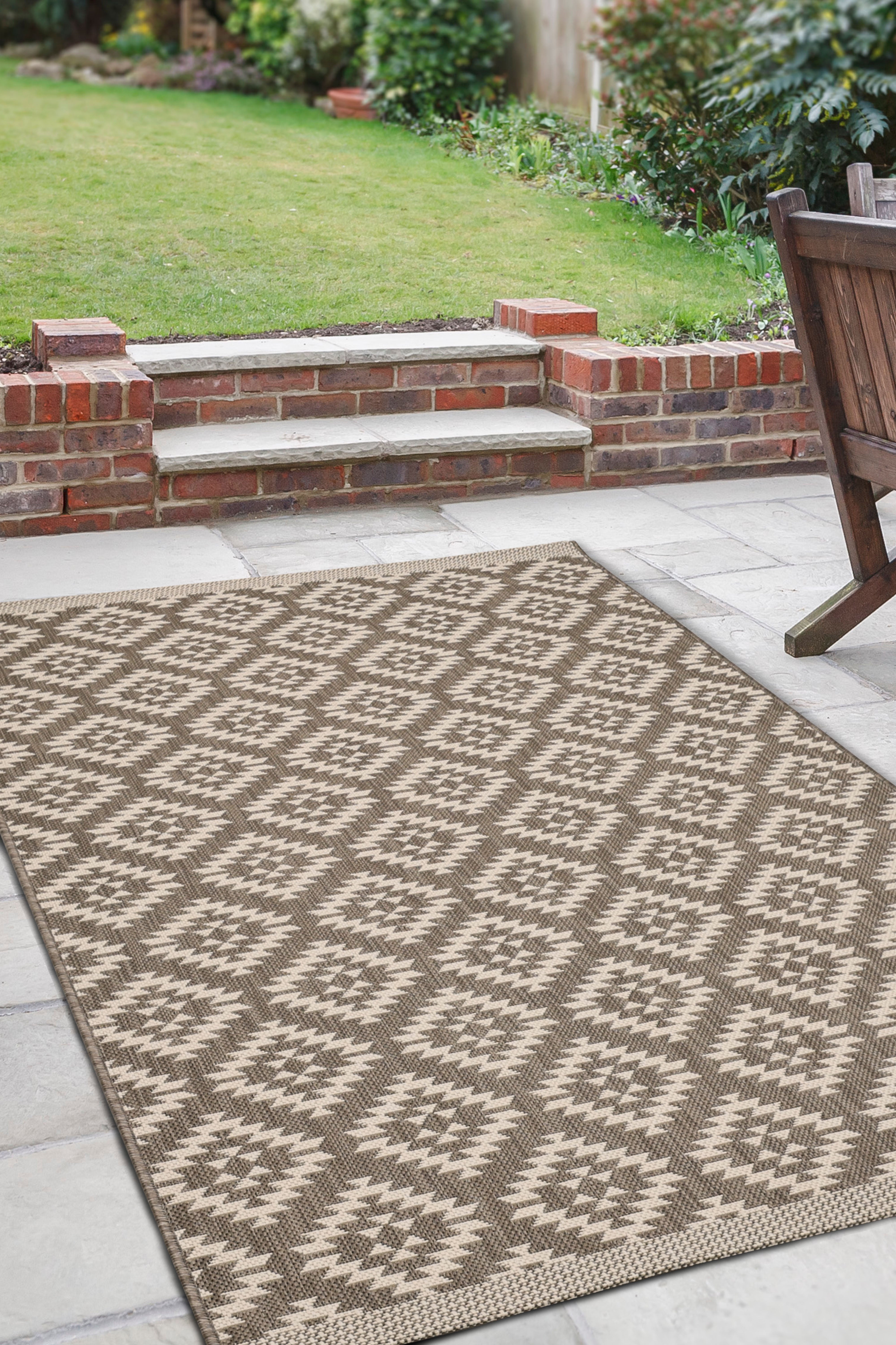County Geneva - Geometric Rug in Black & Navy for Modern Homes