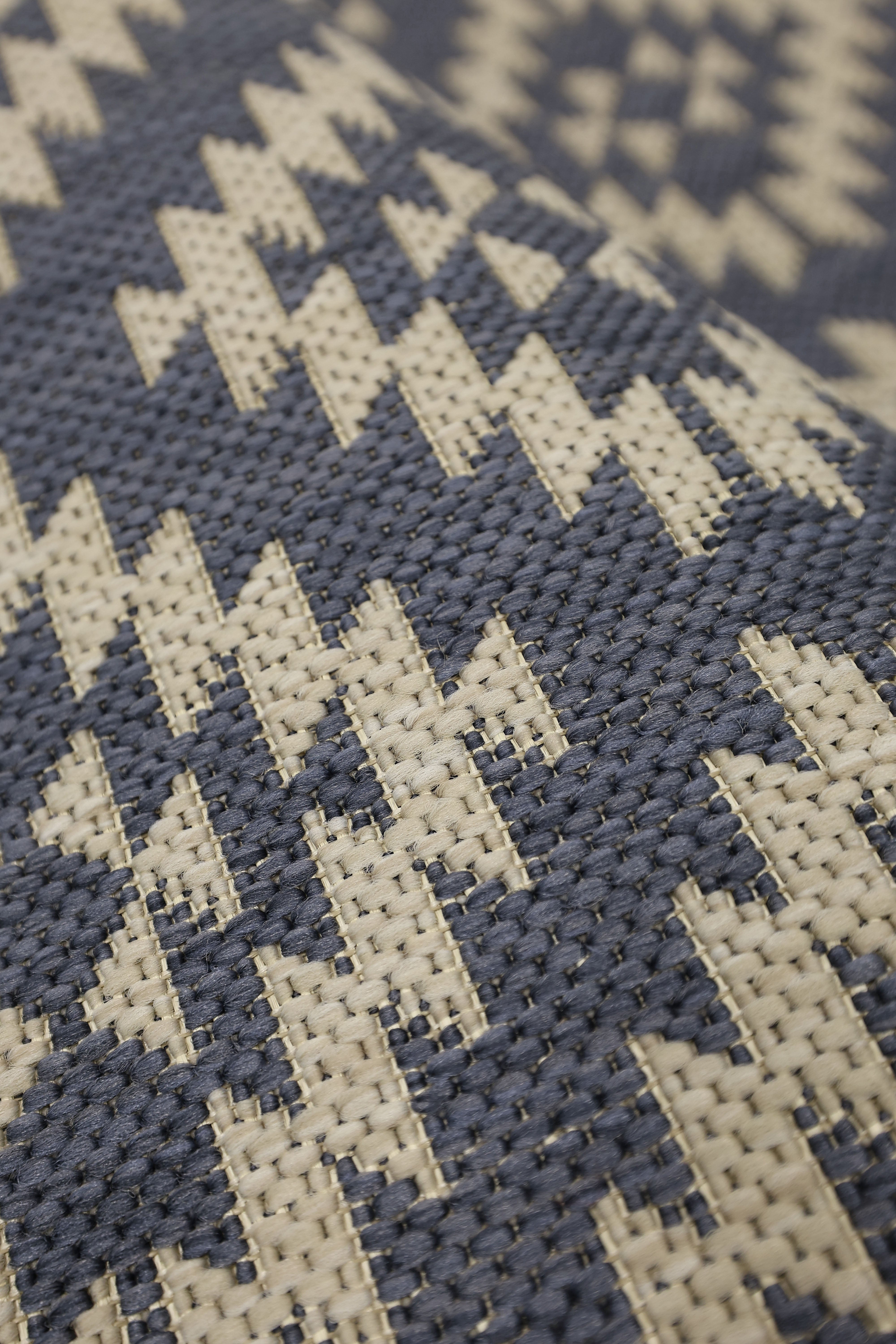 County Geneva - Geometric Rug in Black & Navy for Modern Homes