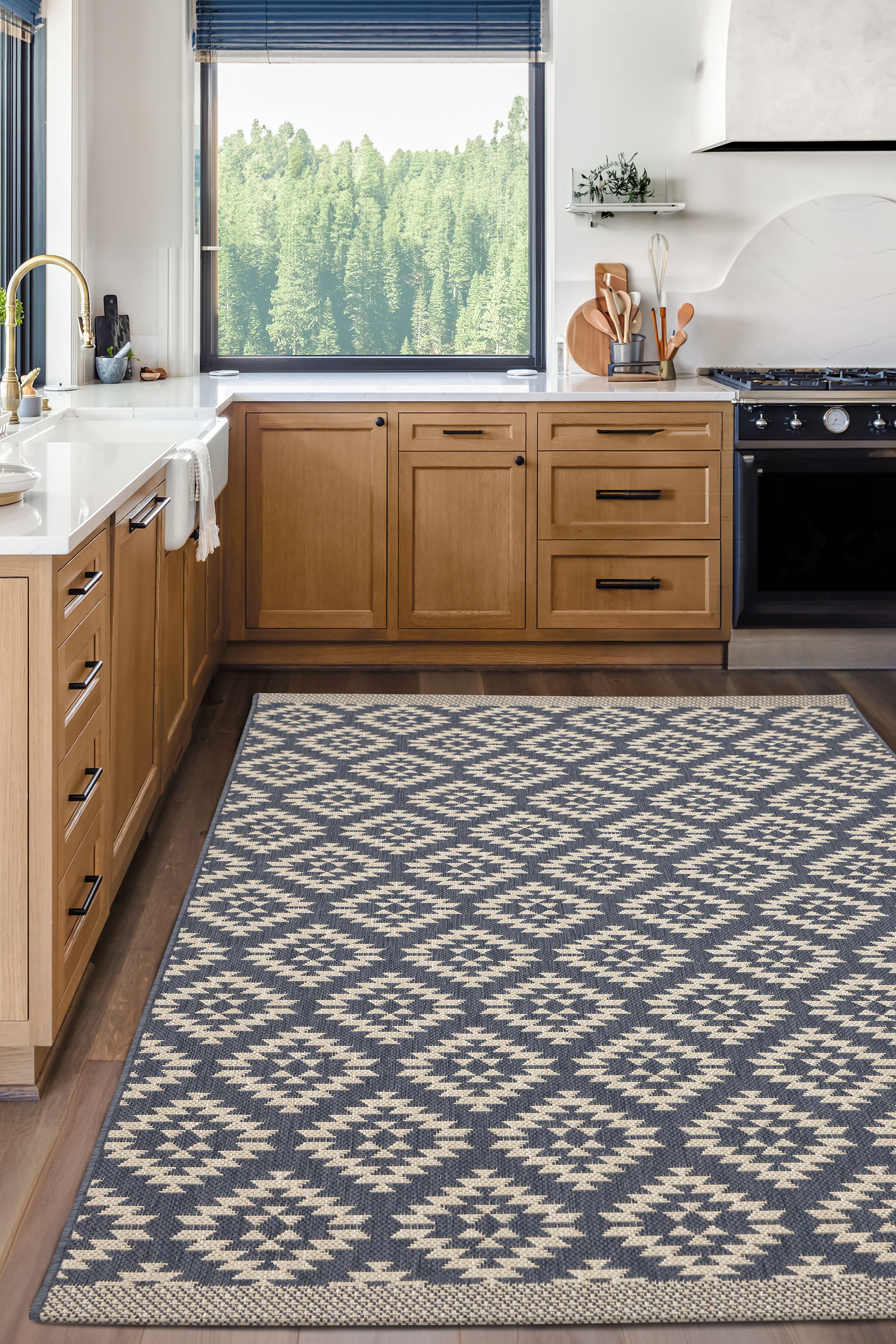 County Geneva - Geometric Rug in Black & Navy for Modern Homes