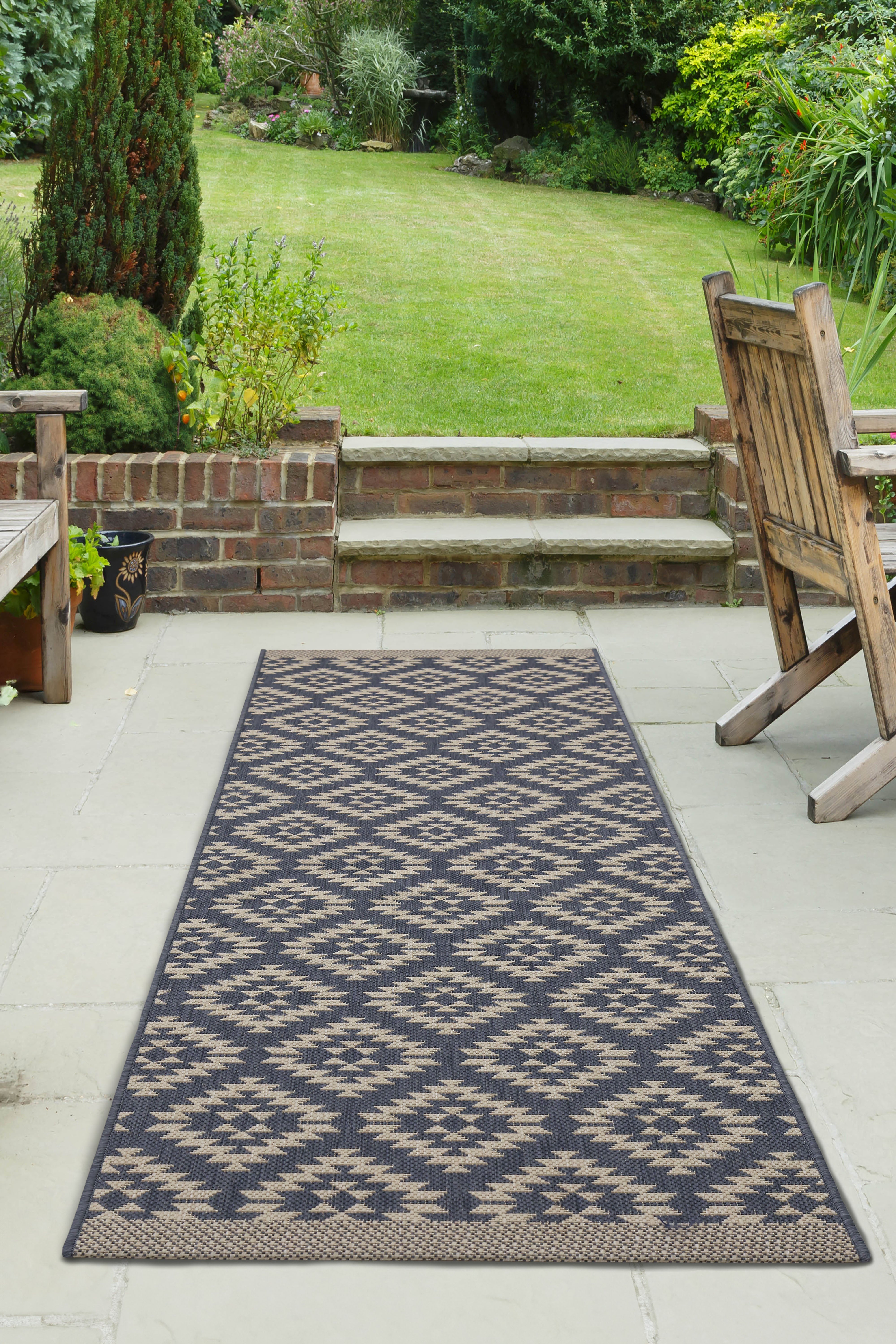 County Geneva - Geometric Rug in Black & Navy for Modern Homes