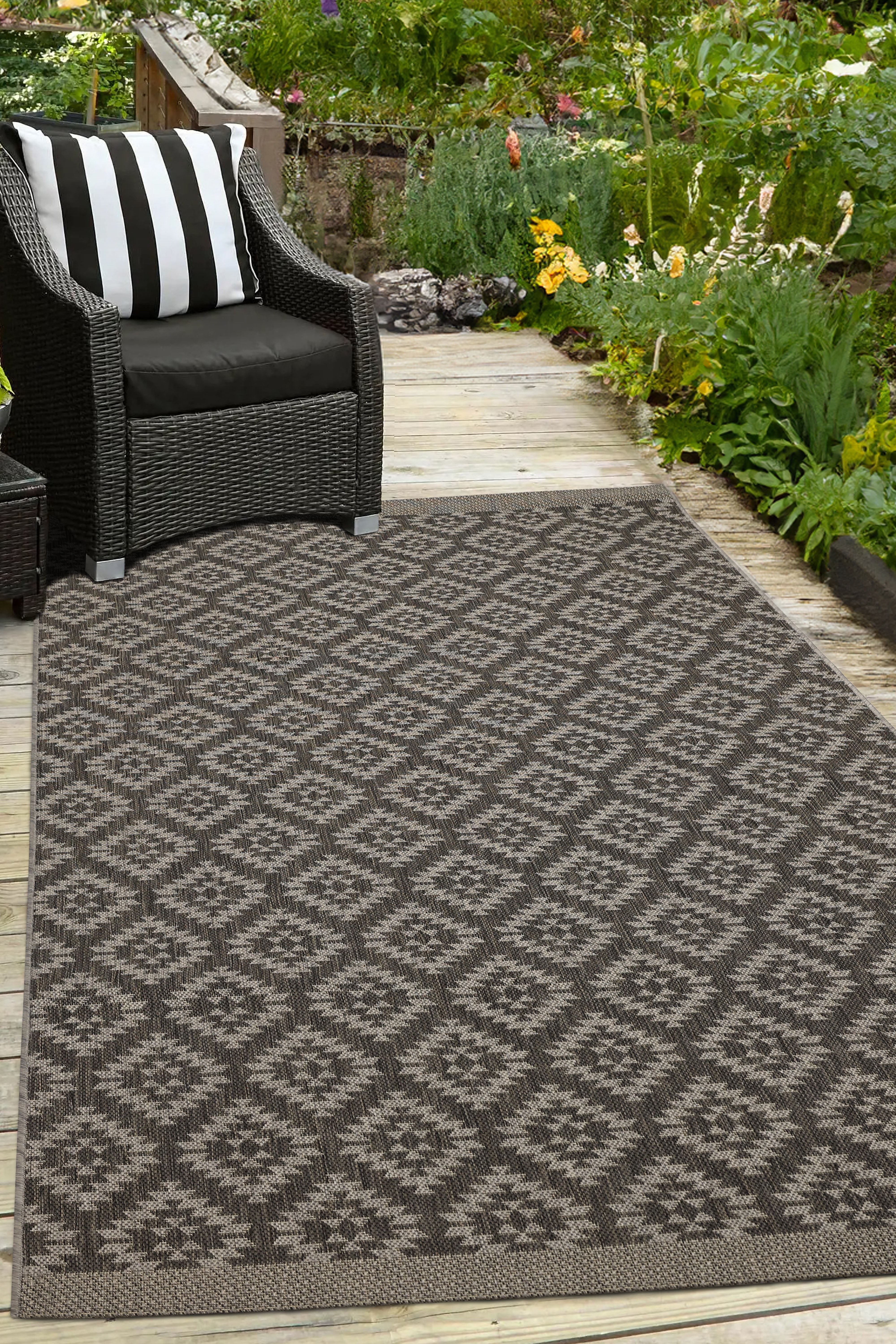 County Geneva - Geometric Rug in Black & Navy for Modern Homes