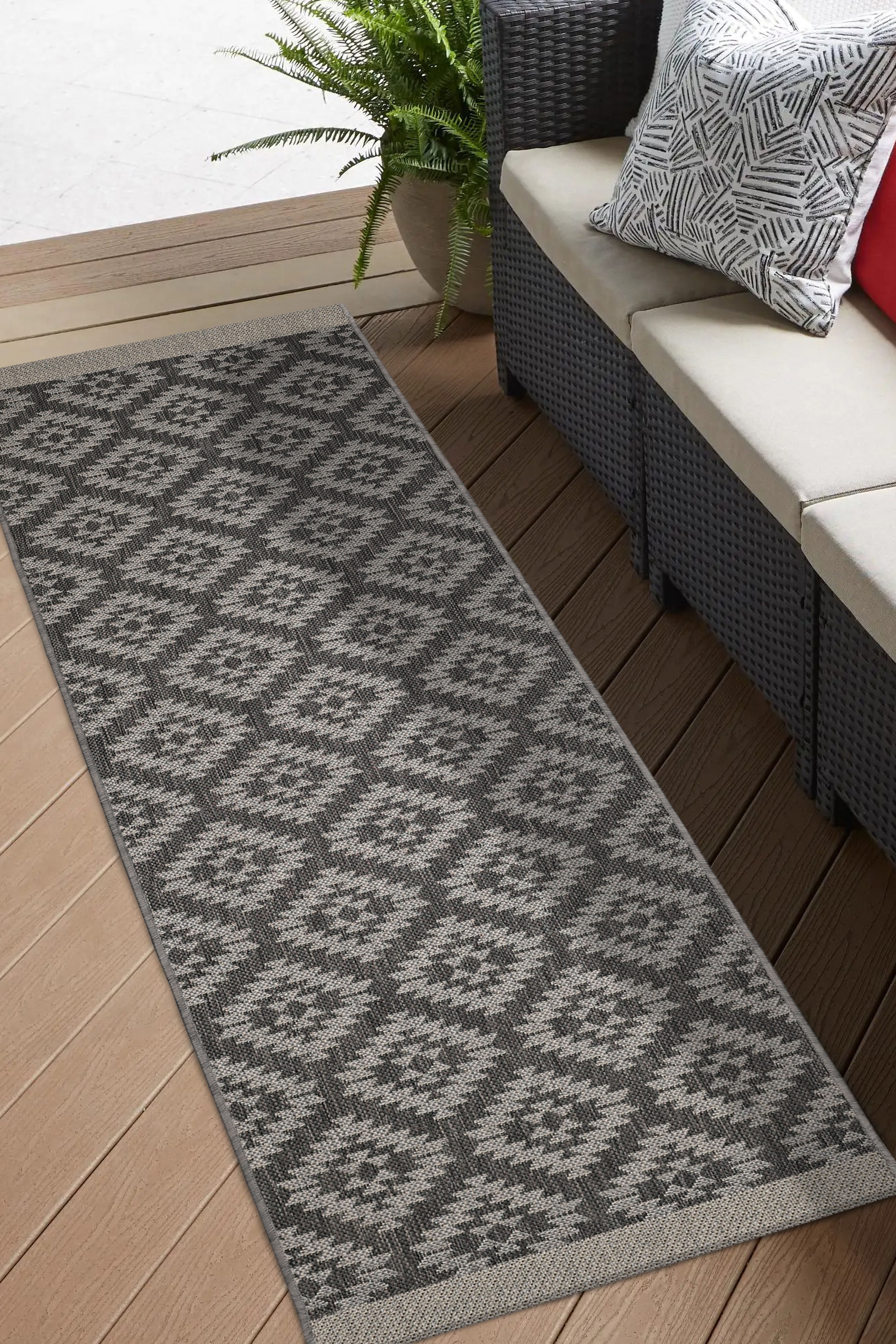 County Geneva - Geometric Rug in Black & Navy for Modern Homes
