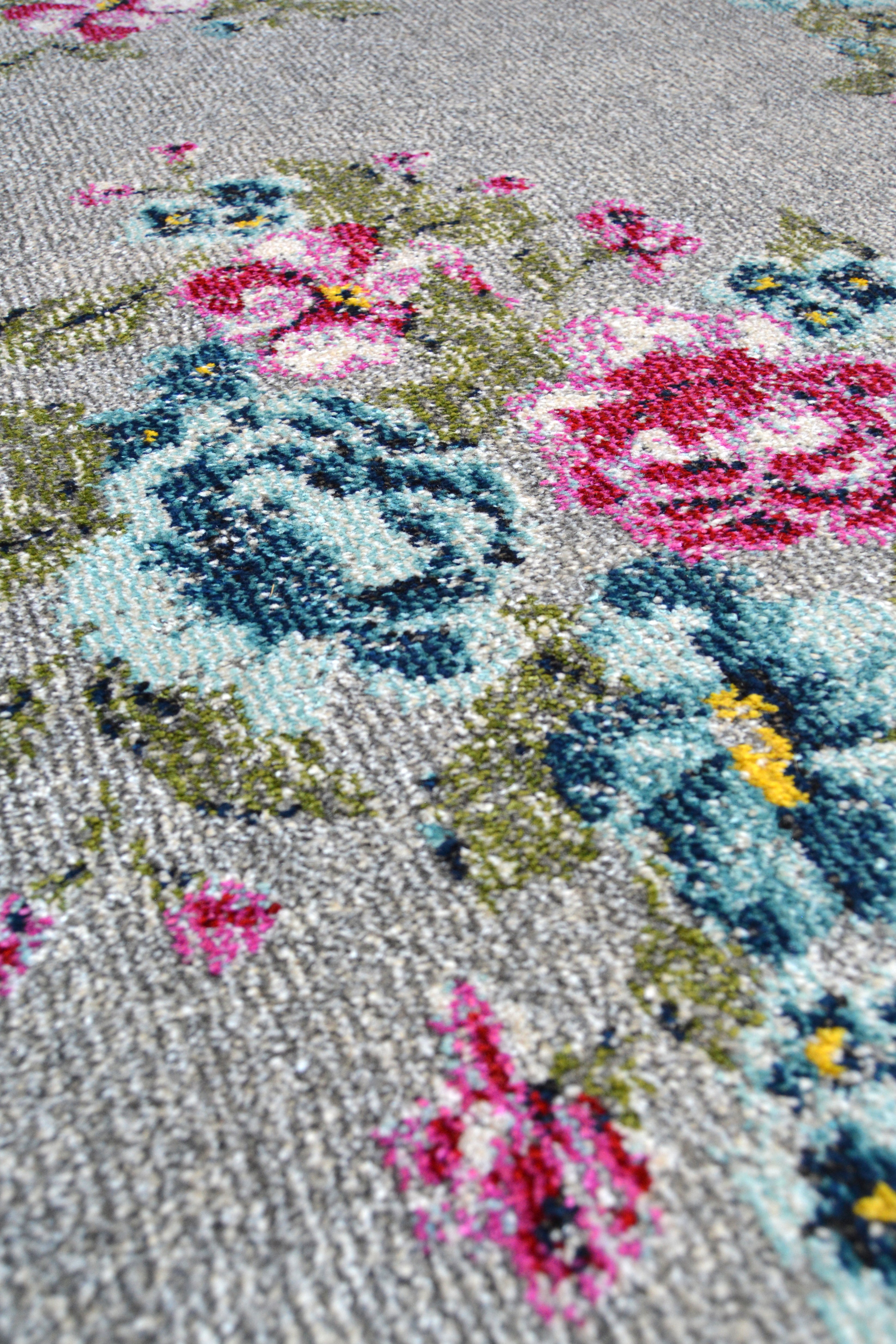 Vibrant Villa - Multi-Patterned Rug for Stylish Living Spaces