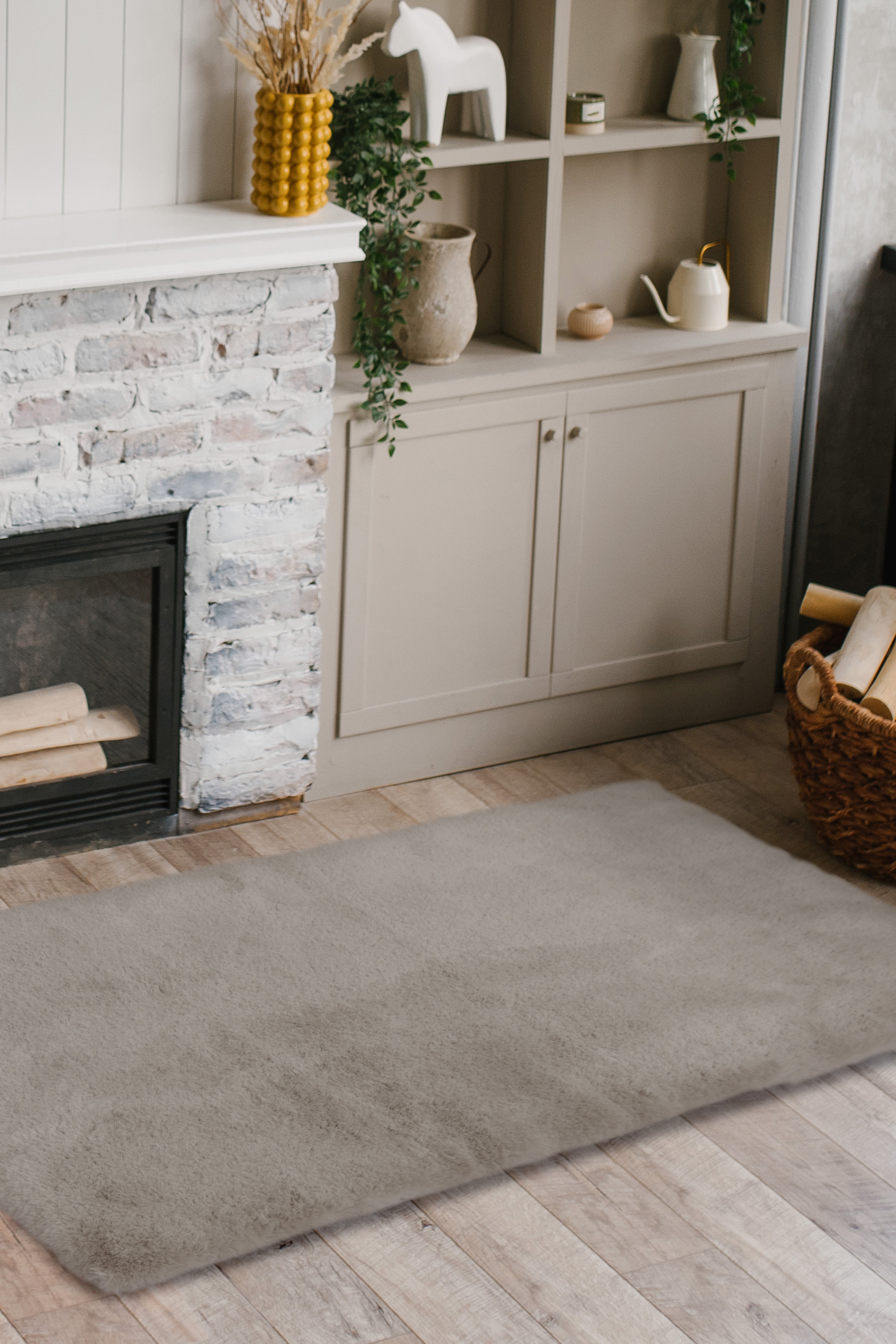Luxury Faux Fur - Blush & Grey Rugs for Cozy Elegance
