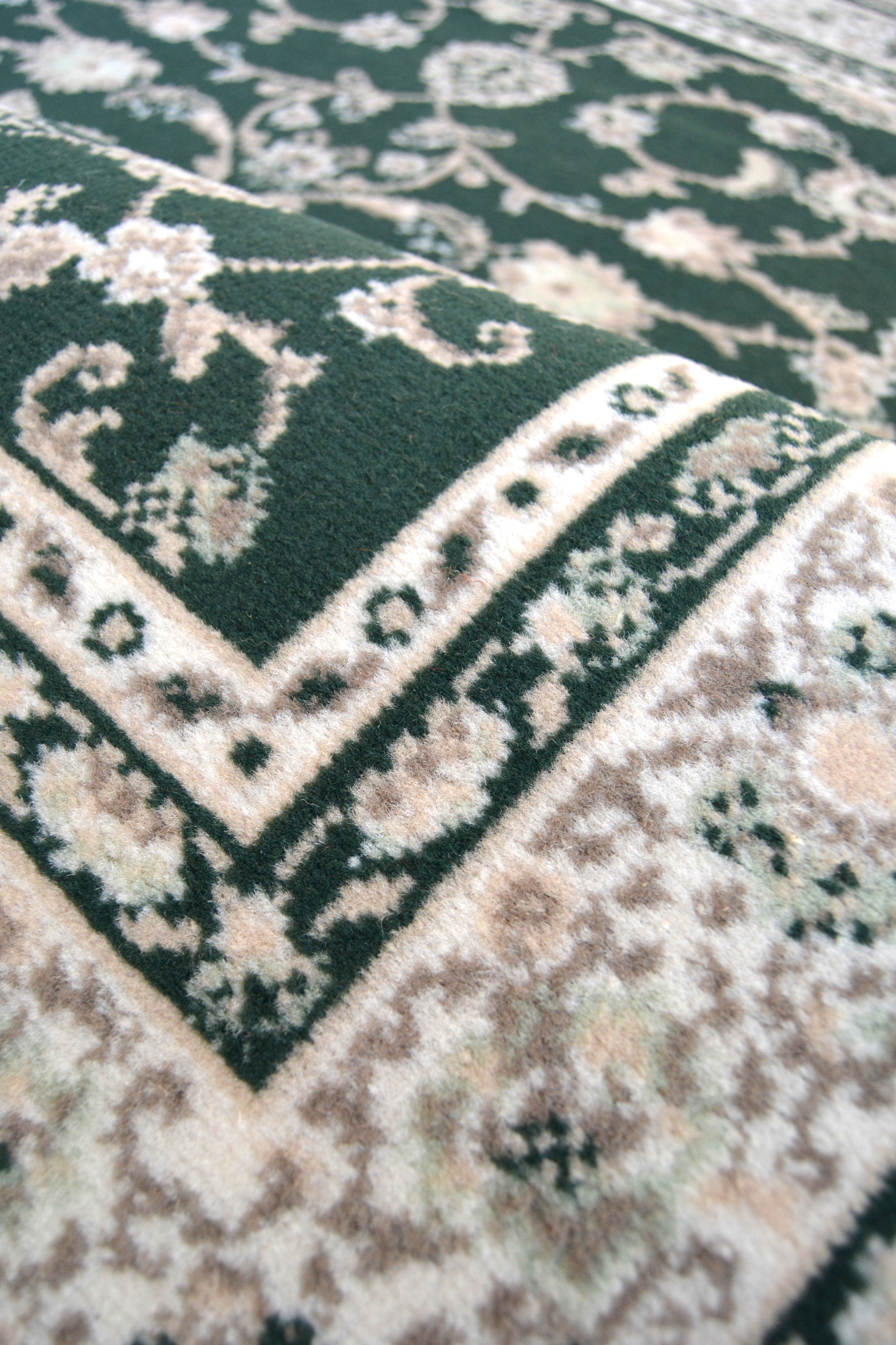 Maestro Agrah Traditional Woven Rug – Soft, Strong & Stylish