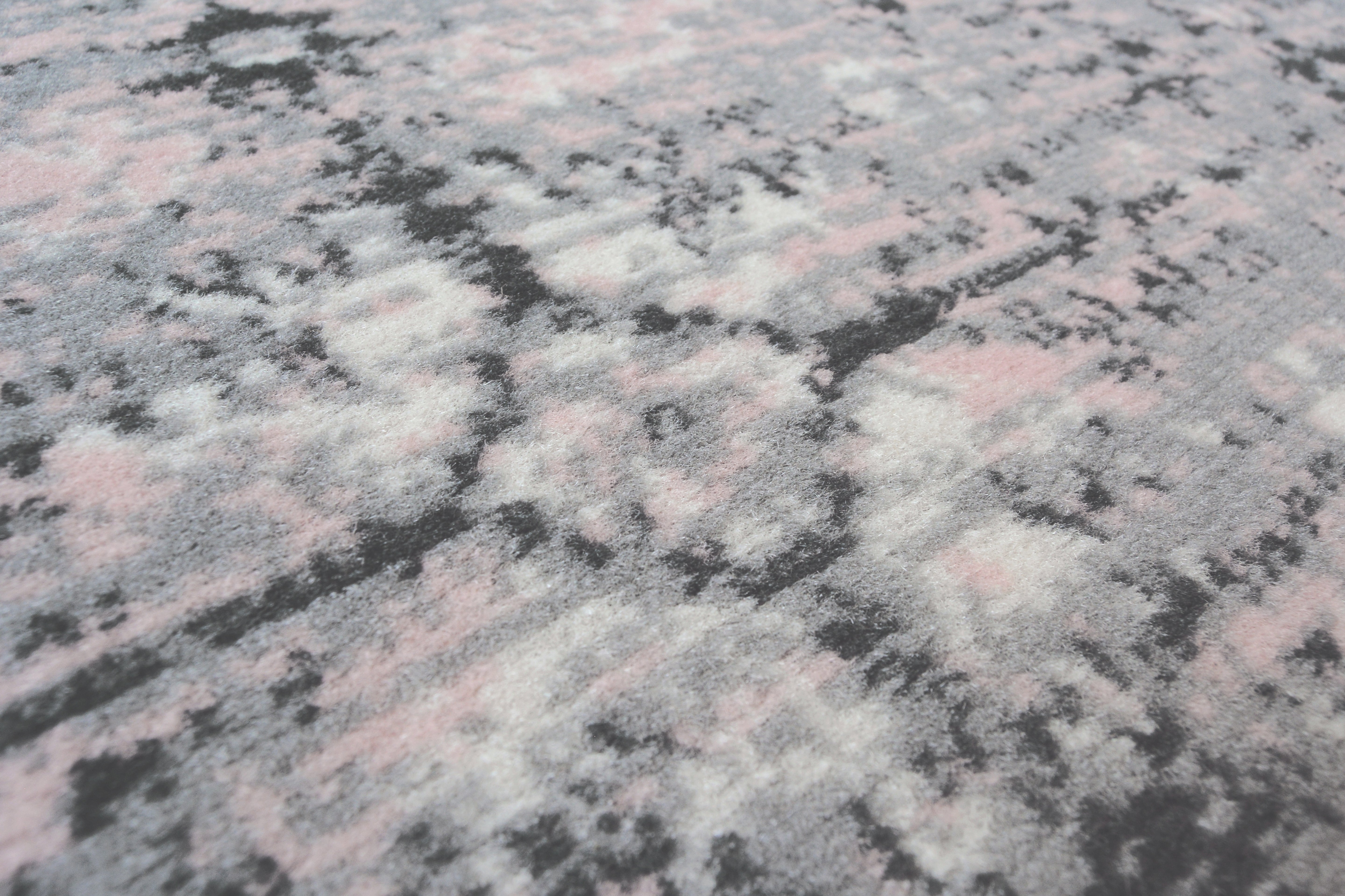 Maestro New Traditional Rug – Grey/Pink & Natural