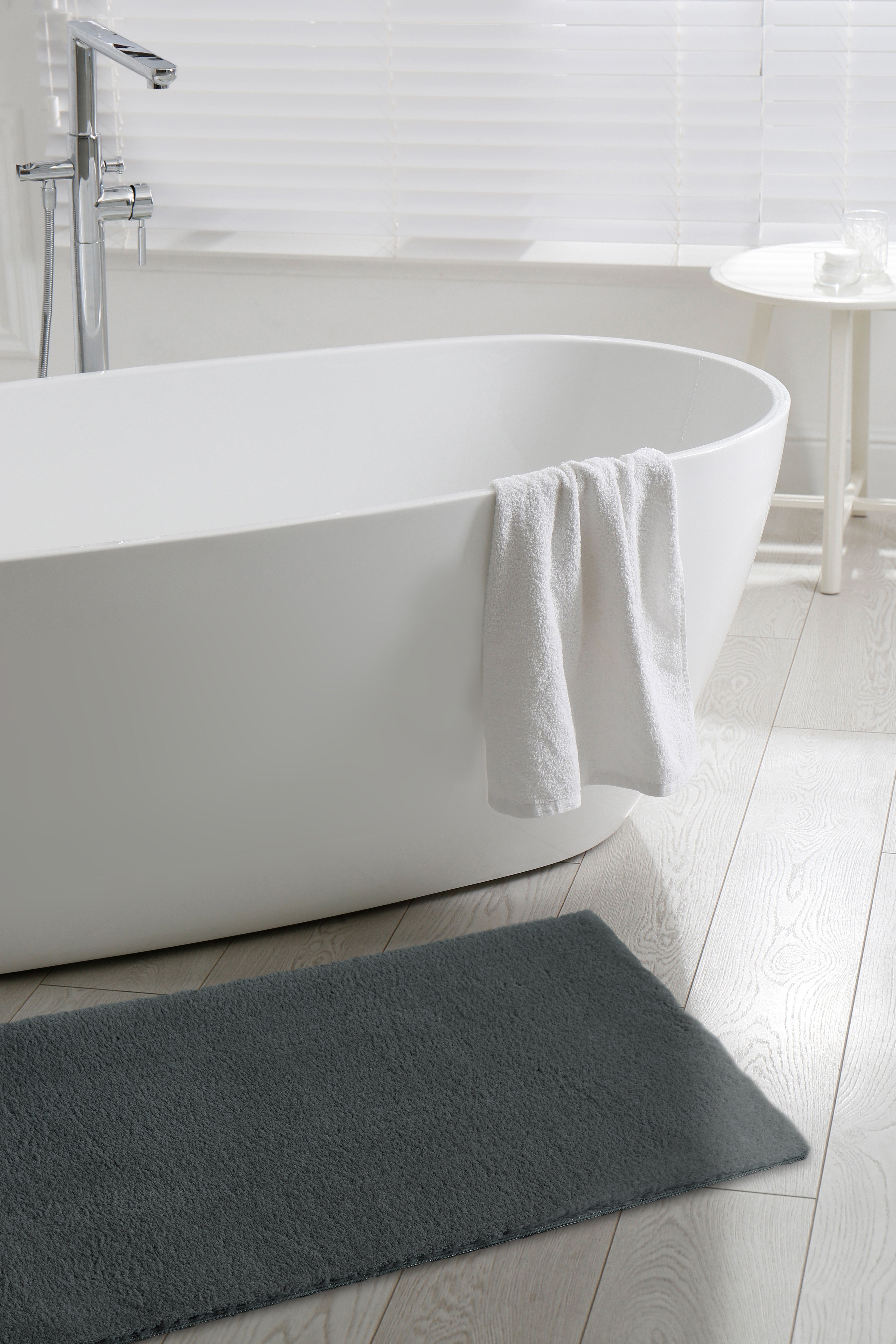 Royale Soft-Touch Bathmat – Machine Washable, Anti-Slip, 50 x 70 cm