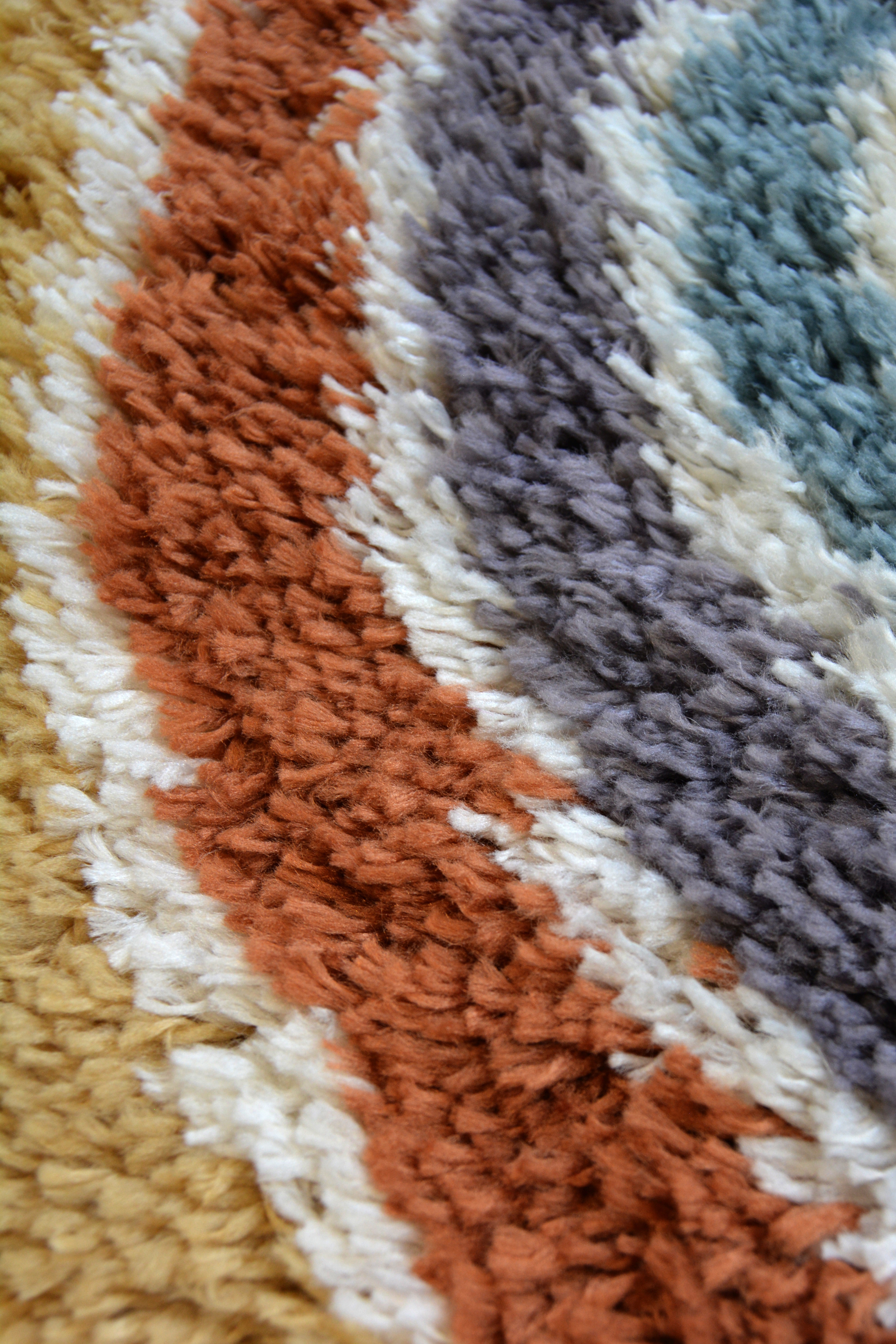SNUG Rainbow - Round Shaggy Rainbow Rug in Soft Ivory & Earth Tones