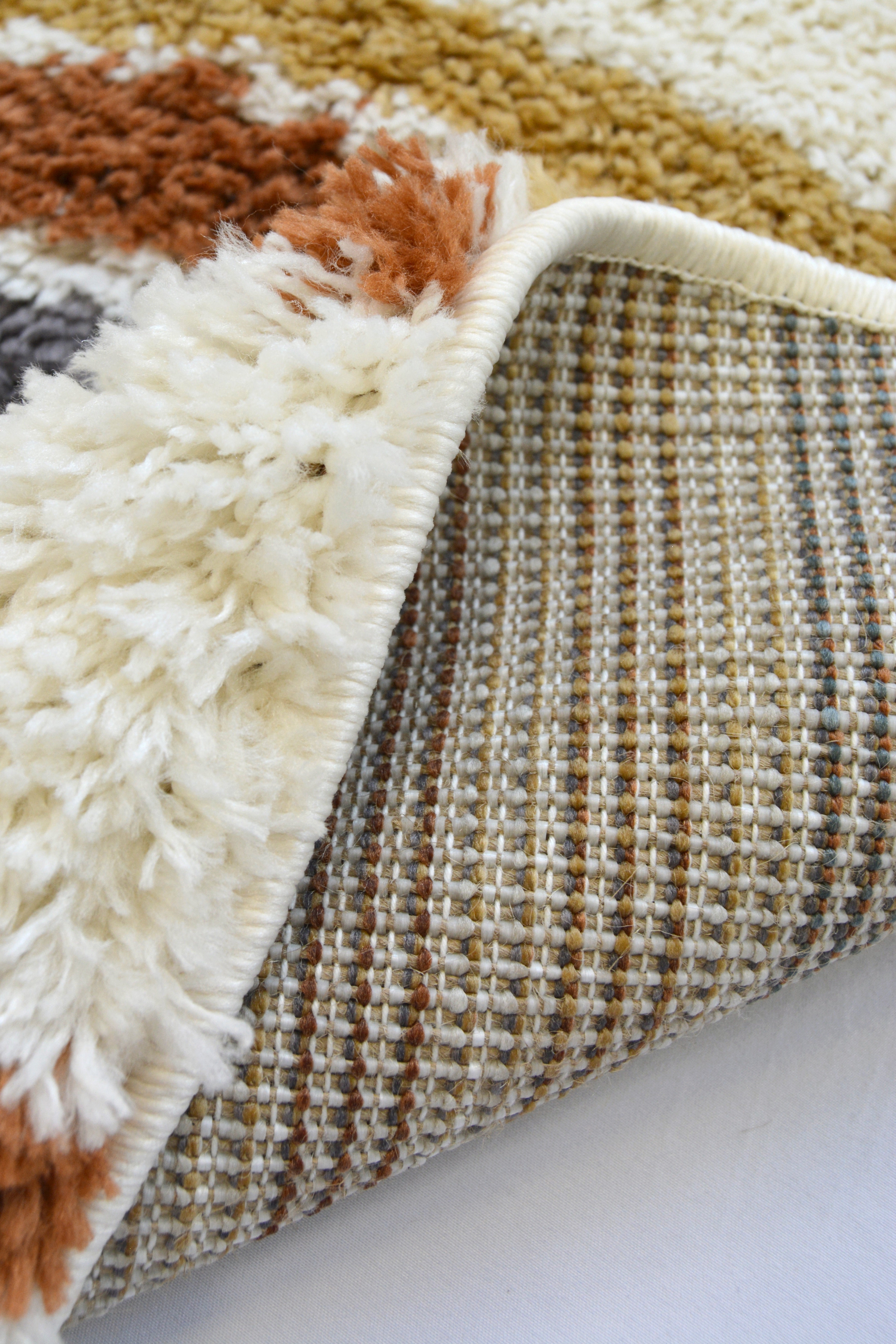 SNUG Rainbow - Round Shaggy Rainbow Rug in Soft Ivory & Earth Tones