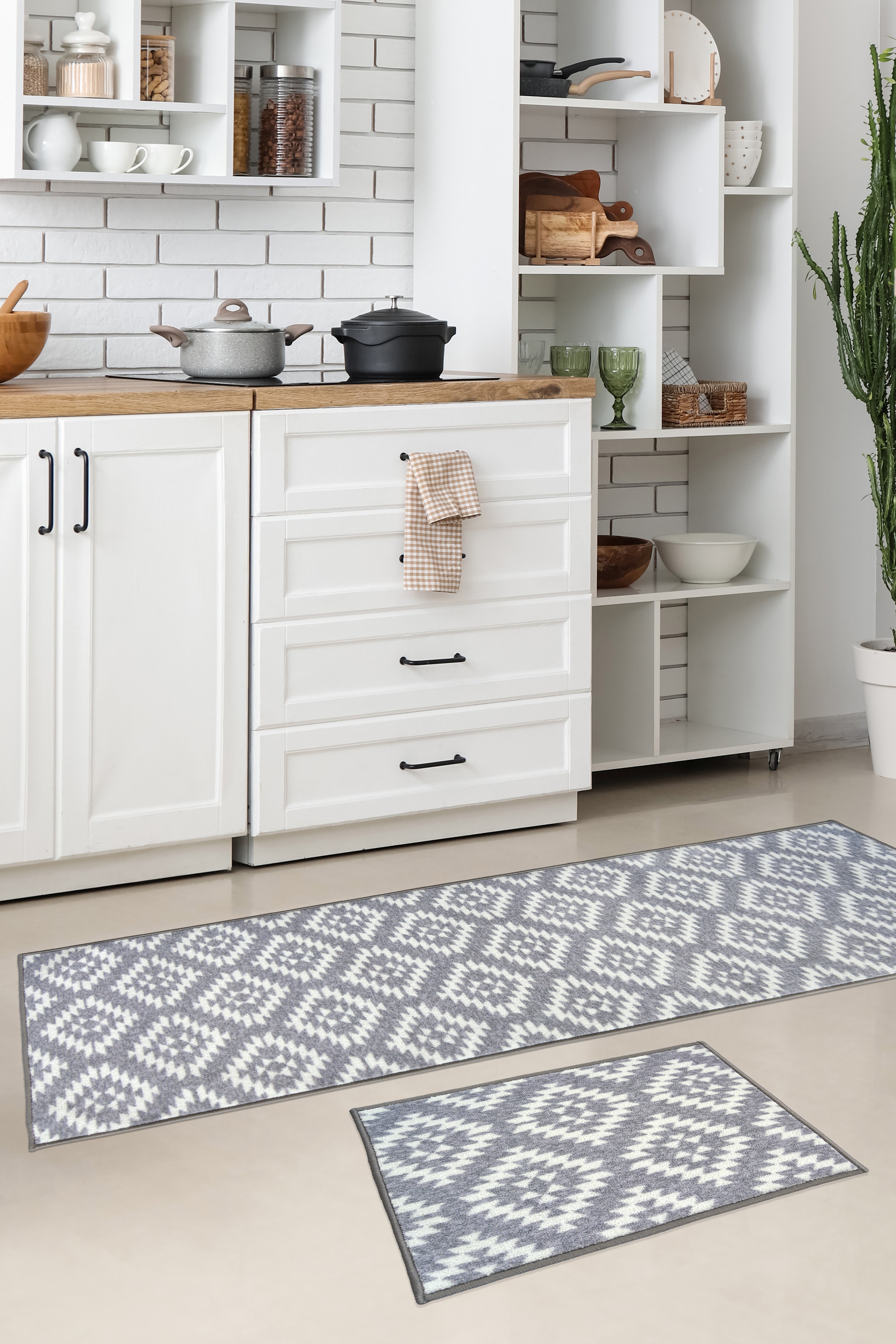 DECO Charm - Geometric Runner in Anthracite & Navy for Hallways