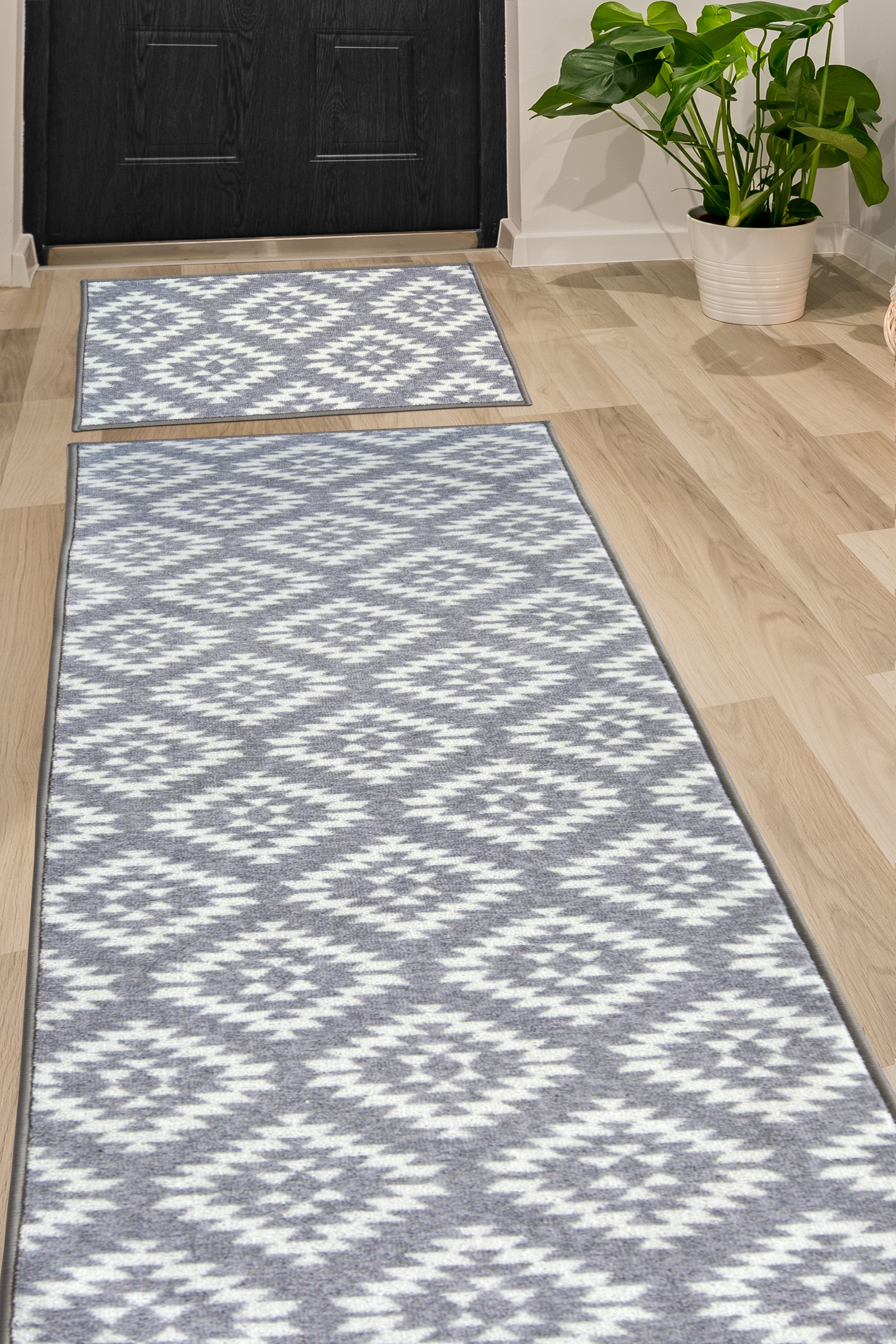 DECO Charm - Geometric Runner in Anthracite & Navy for Hallways